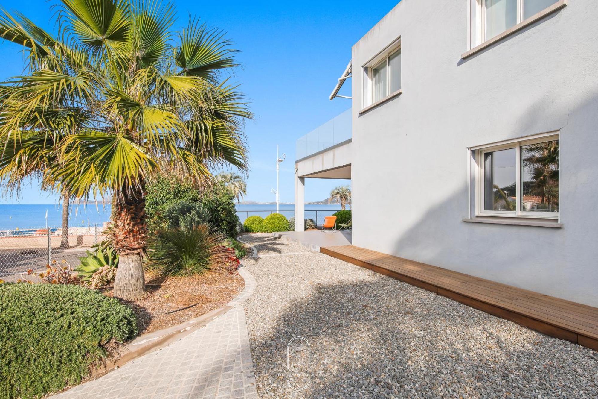 Villa Antoine Appartement Rdj Vue Mer Clim Wifi Parking Plage 50M La Garonne Le Pradet Exteriör bild
