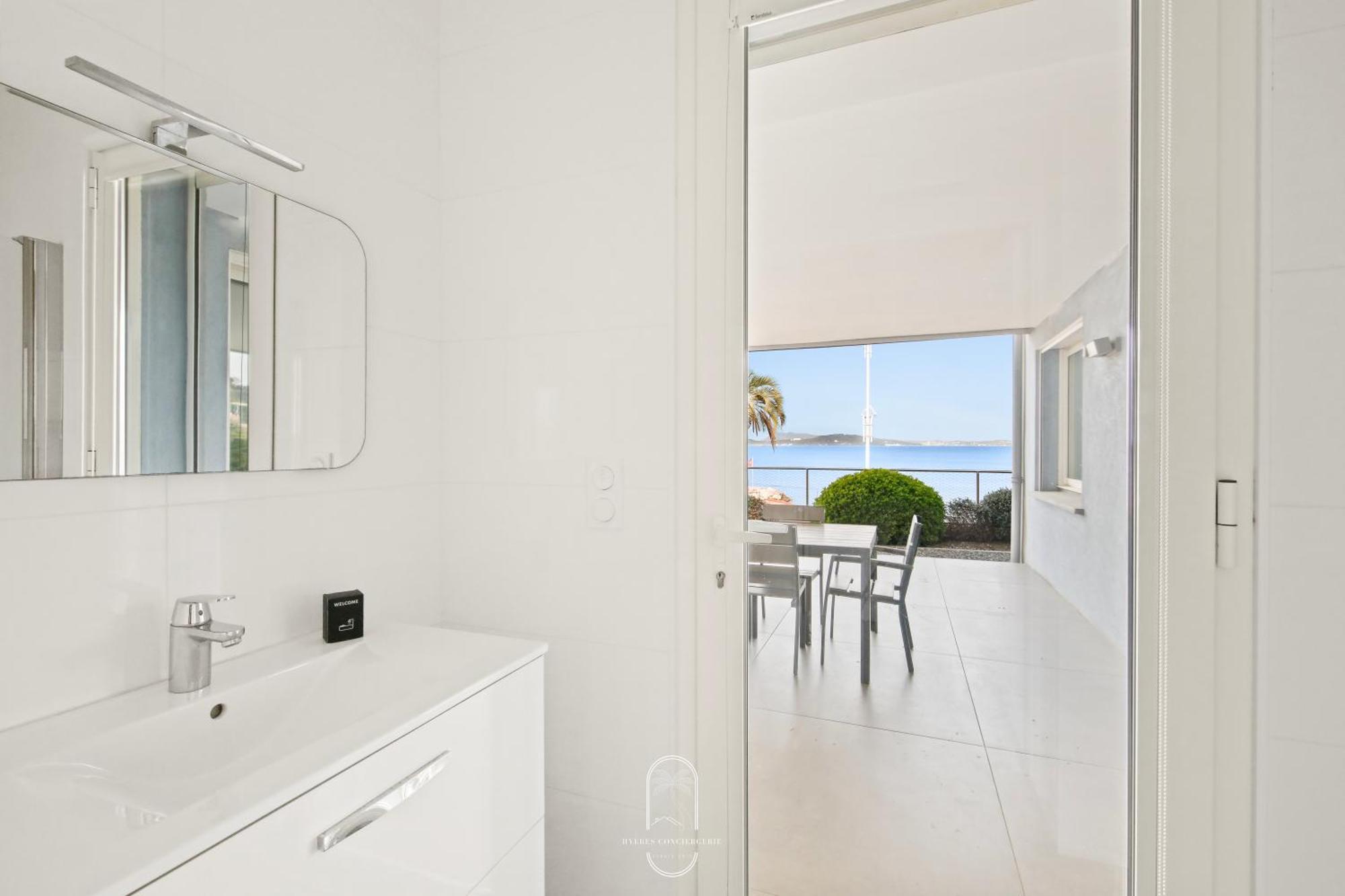 Villa Antoine Appartement Rdj Vue Mer Clim Wifi Parking Plage 50M La Garonne Le Pradet Exteriör bild