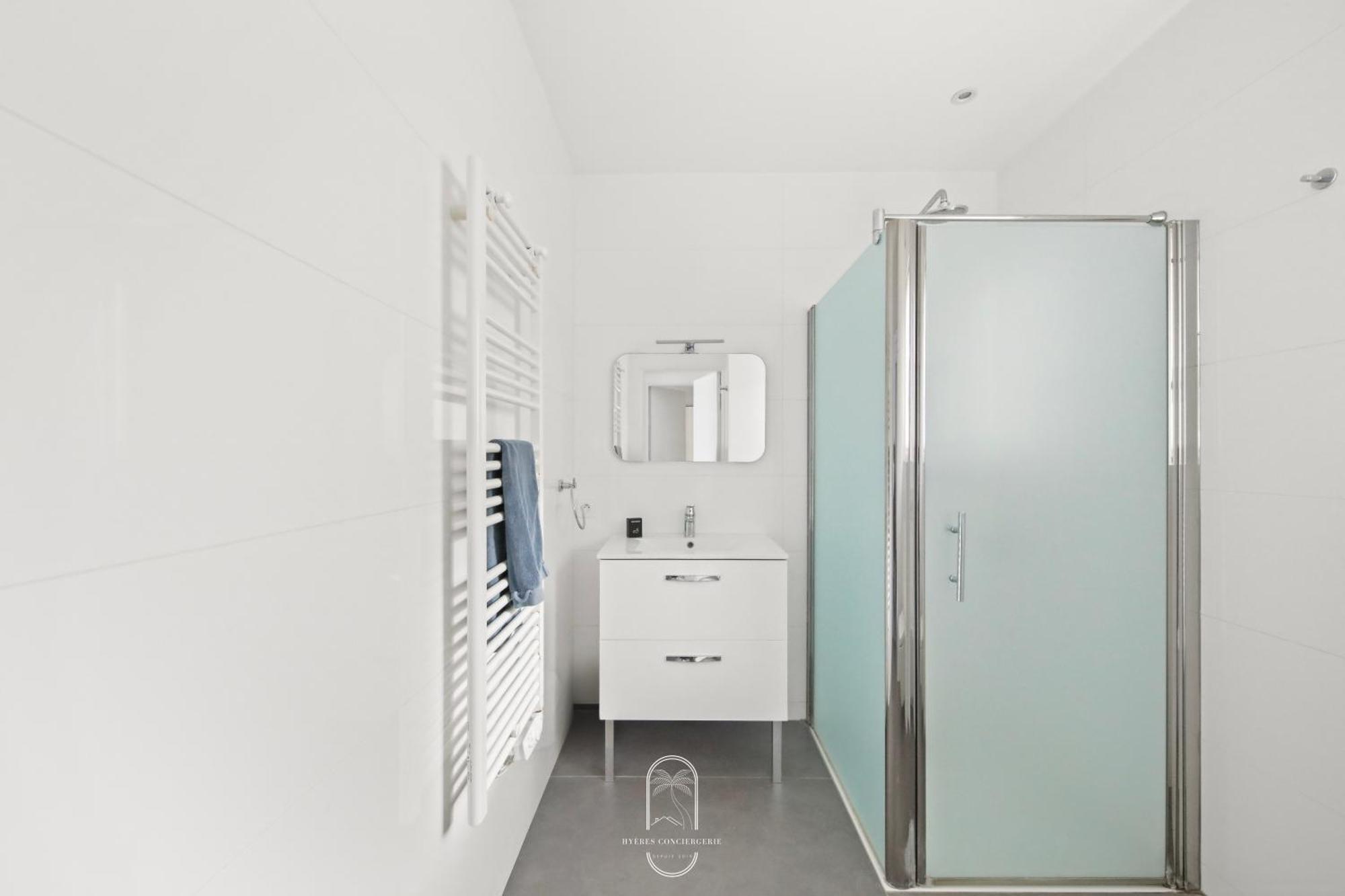 Villa Antoine Appartement Rdj Vue Mer Clim Wifi Parking Plage 50M La Garonne Le Pradet Exteriör bild
