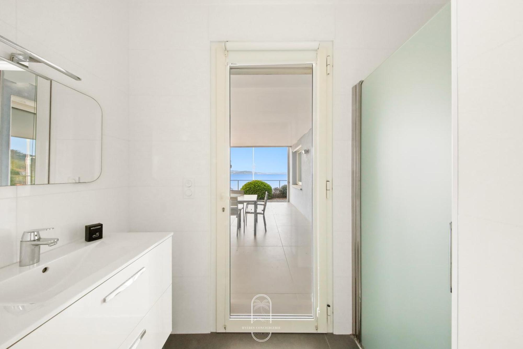 Villa Antoine Appartement Rdj Vue Mer Clim Wifi Parking Plage 50M La Garonne Le Pradet Exteriör bild